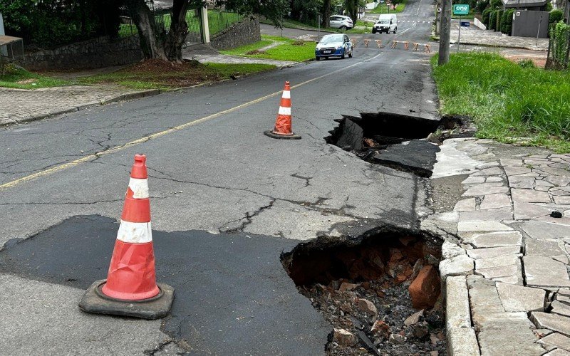 Erosões na Rua Bento Gonçalves, em Novo Hamburgo