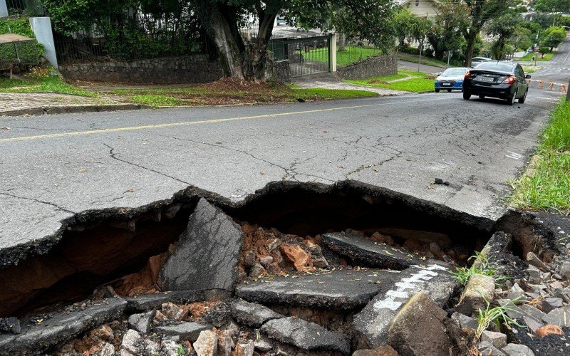 Erosões na Rua Bento Gonçalves, em Novo Hamburgo