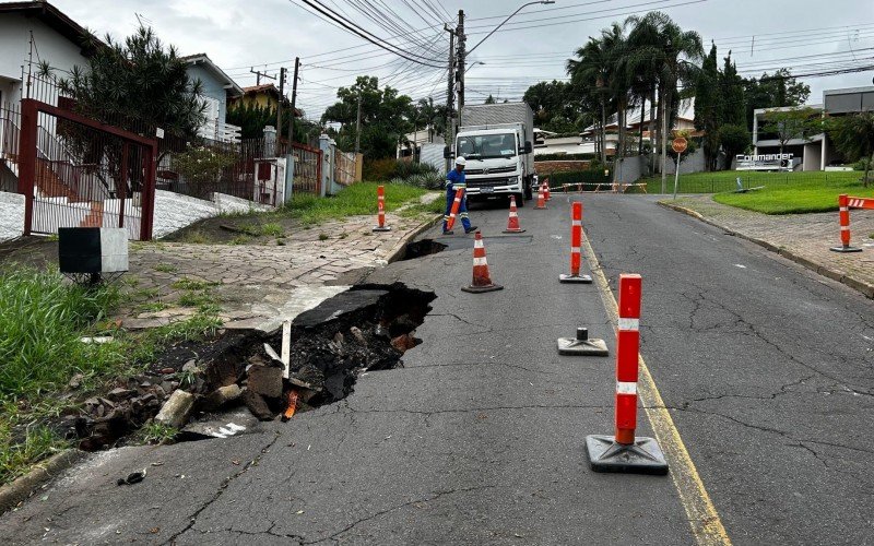 Erosões na Rua Bento Gonçalves, em Novo Hamburgo