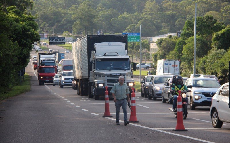 Lentidão ocorre do Pelotão Rodoviário até, mais ou menos, o retorno da 239