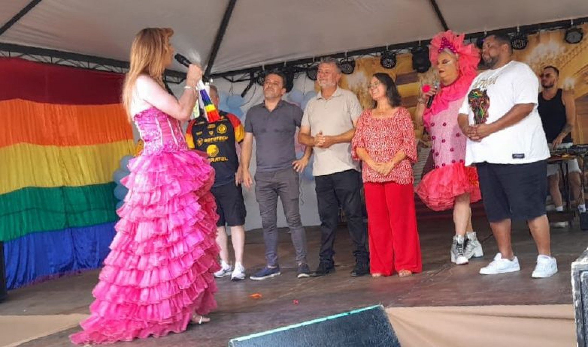 Parada da Diversidade movimenta a Praça da Biblioteca