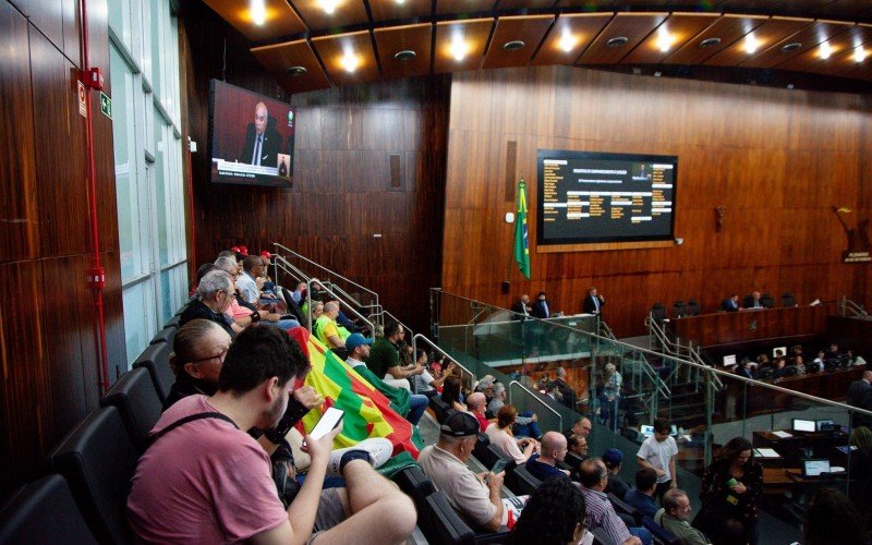 Público acompanhou a votação na Assembleia ontem | abc+