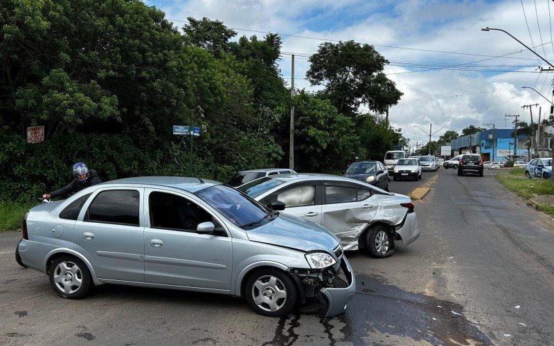 Carros rodopiam na pista após colisão em Novo Hamburgo | abc+