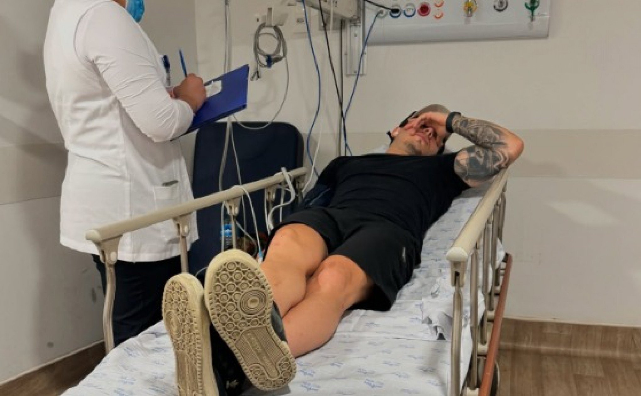 Thomaz Costa é internado e passa por cirurgia de emergência; saiba o estado de saúde