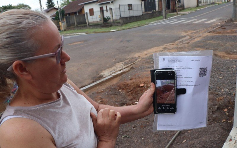 Clari exibe fotos e protocolos antigos de um problema ainda presente