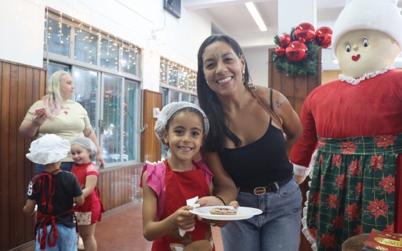 Ana Júlia com a mãe Daiane