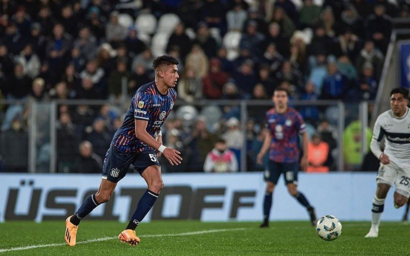 Kevin Mantilla, que joga pelo Talleres, da Argentina, pode vir ao Grêmio em 2025 | abc+