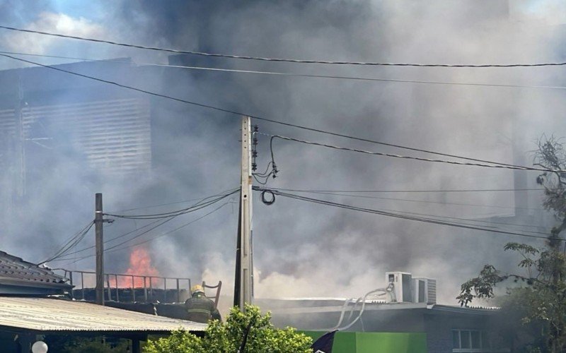 Incêndio atinge clínica no Centro de Novo Hamburgo na tarde desta quarta-feira | abc+