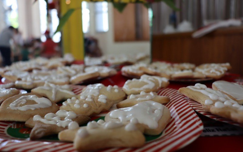 Biscoitos foram separados para que as famílias pudessem levá-los para casa ao final da ação