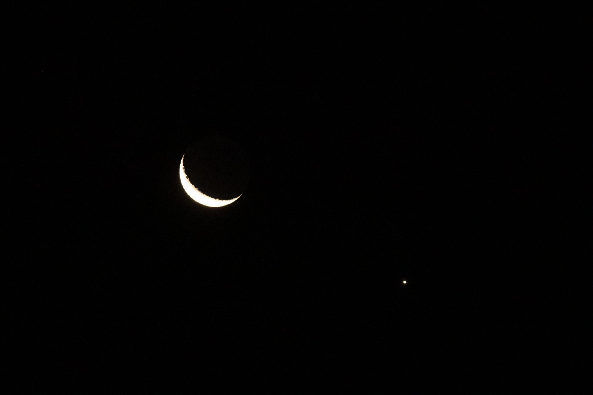 Lua e Vênus podem ser vistos lado a lado na noite desta quarta-feira