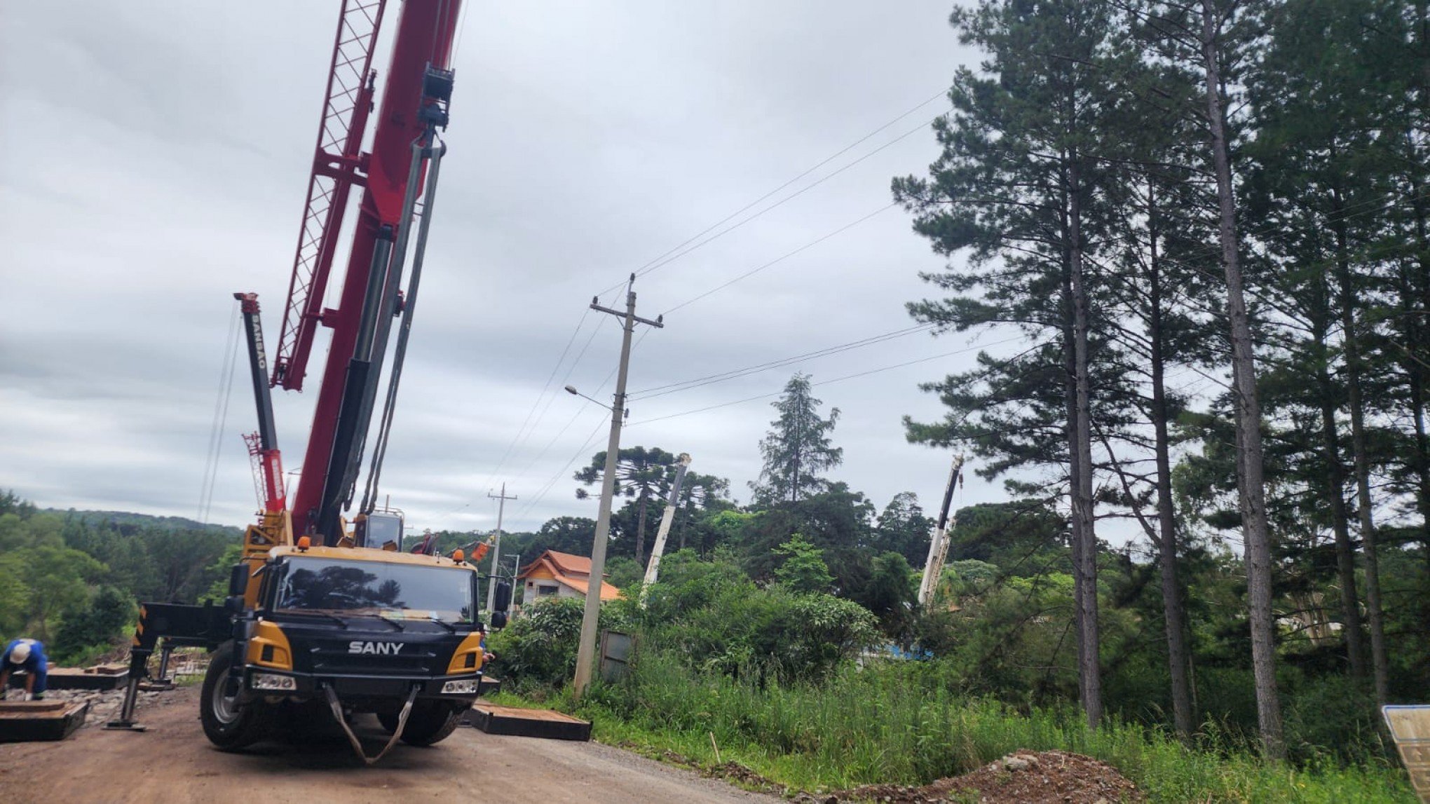 Instalação de ponte gera bloqueio no trânsito em rota alternativa entre Gramado e Canela