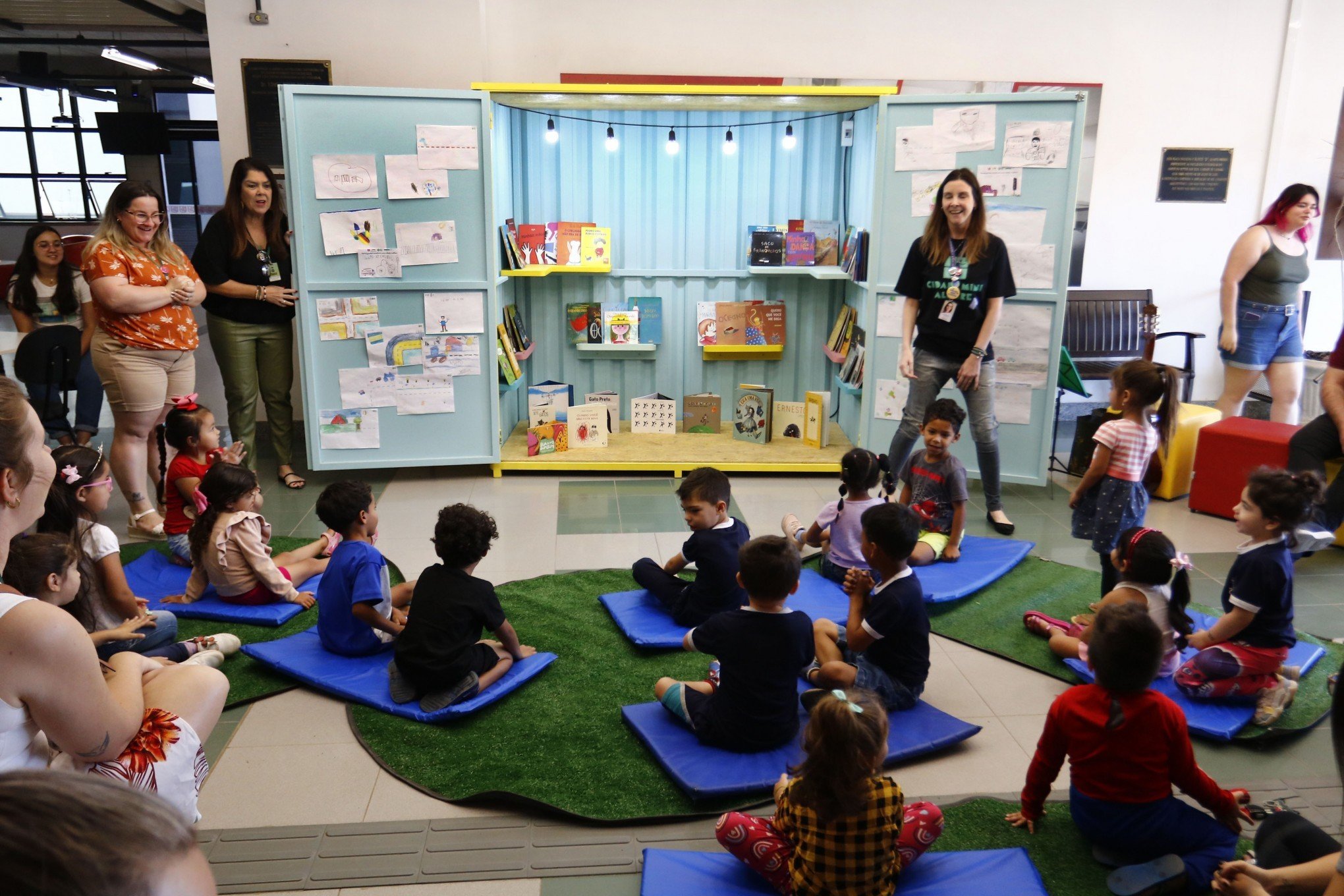 Projeto entrega bibliotecas para escolas infantis em Canoas