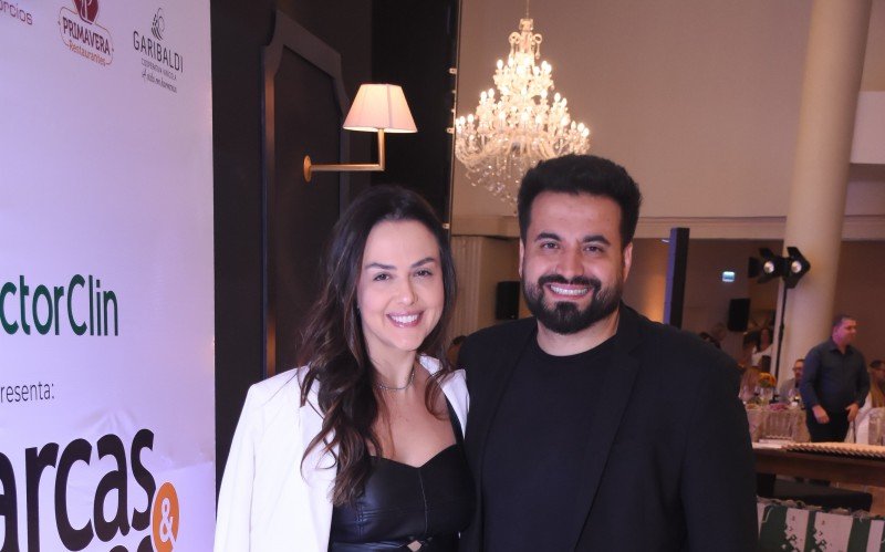 Fernanda Müller e Vinicius Farias prestigiando o Marcas &Valores. A Barbah! ficou entre as três barbearias mais lembradas da cidade | abc+
