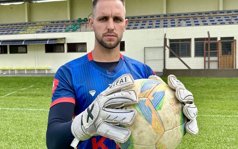 Maicon é goleiro do Centro Esportivo Gramadense