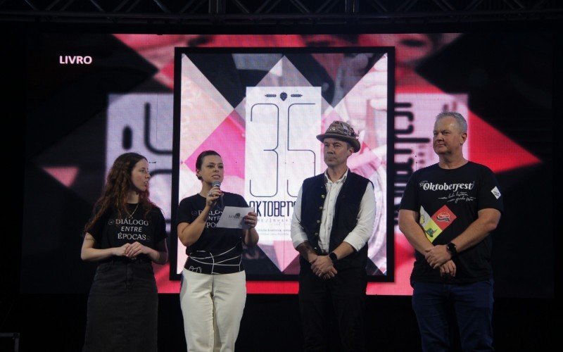 Noite também contou com o lançamento do livro "35ª Oktoberfest Igrejinha: uma linda história, uma grande festa" | abc+