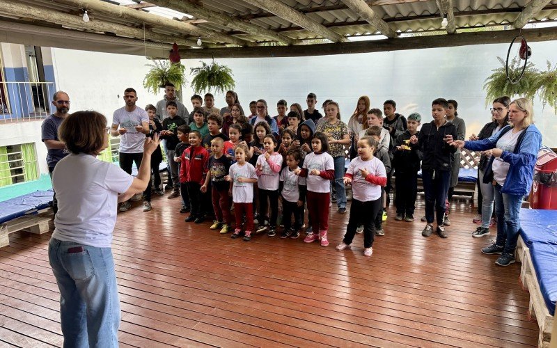 Crianças da escola Zeferino José Lopes atuam em ações de inclusão