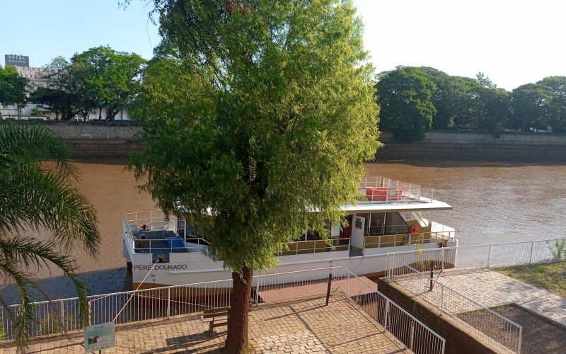 Barco-escola Peixe Dourado chega em São Leopoldo