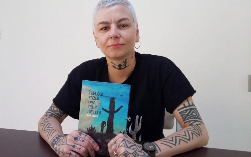 Ana Baldo e seu livro que concorre a prêmio estadual de literatura | abc+