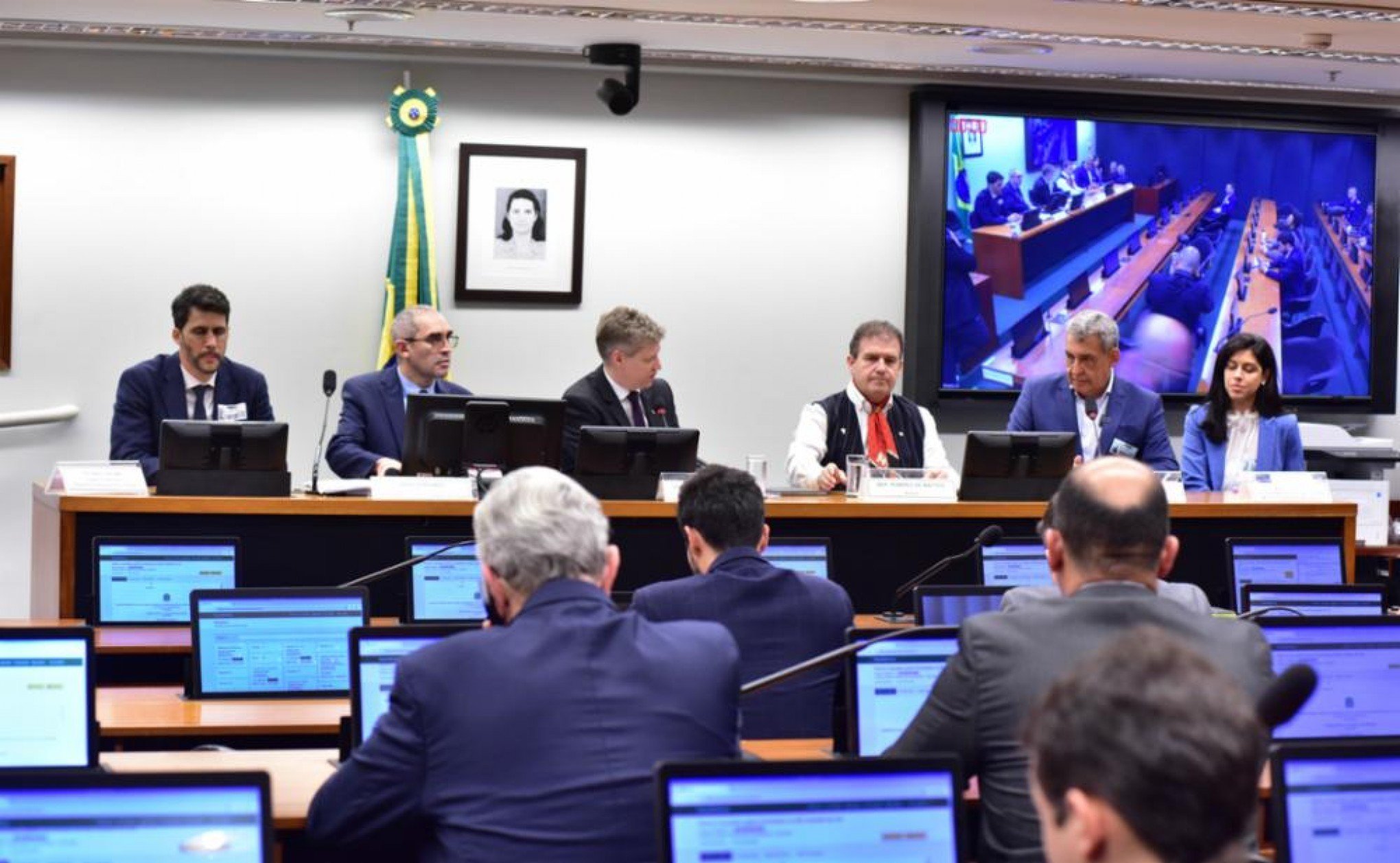 Retomada das operações no Aeroporto Salgado Filho e novos voos para o RS são destacados em audiência pública