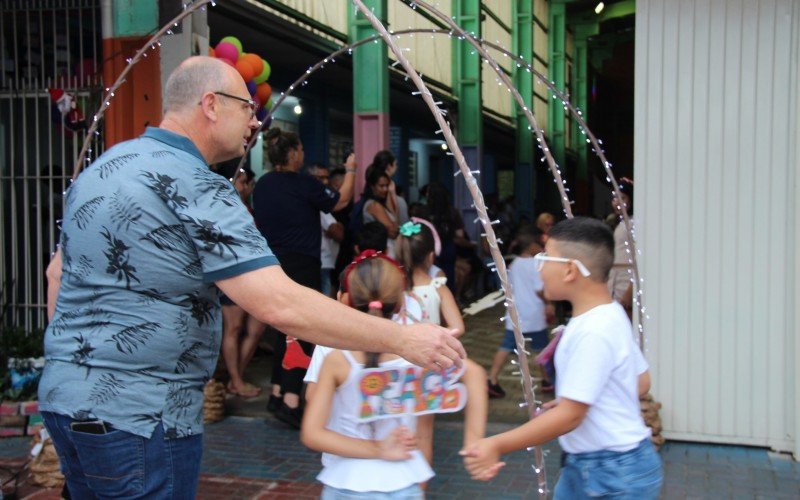 Noite ainda contou com diversas apresentações na Festa da Família