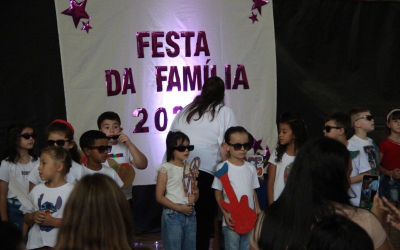 Noite ainda contou com diversas apresentações na Festa da Família