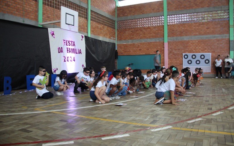 Noite ainda contou com diversas apresentações na Festa da Família