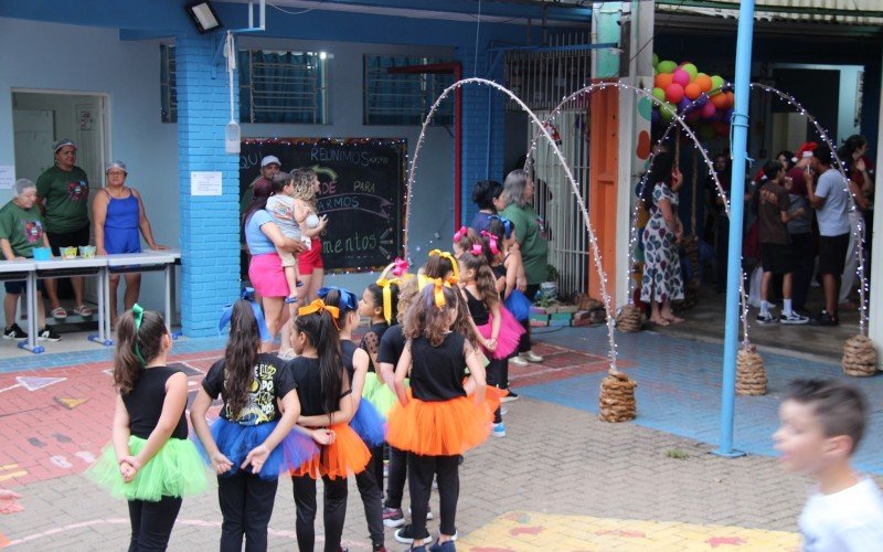 Noite ainda contou com diversas apresentações na Festa da Família