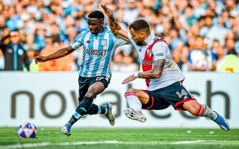 Johan Carbonero, do Racing, é observado pelo Inter  | abc+