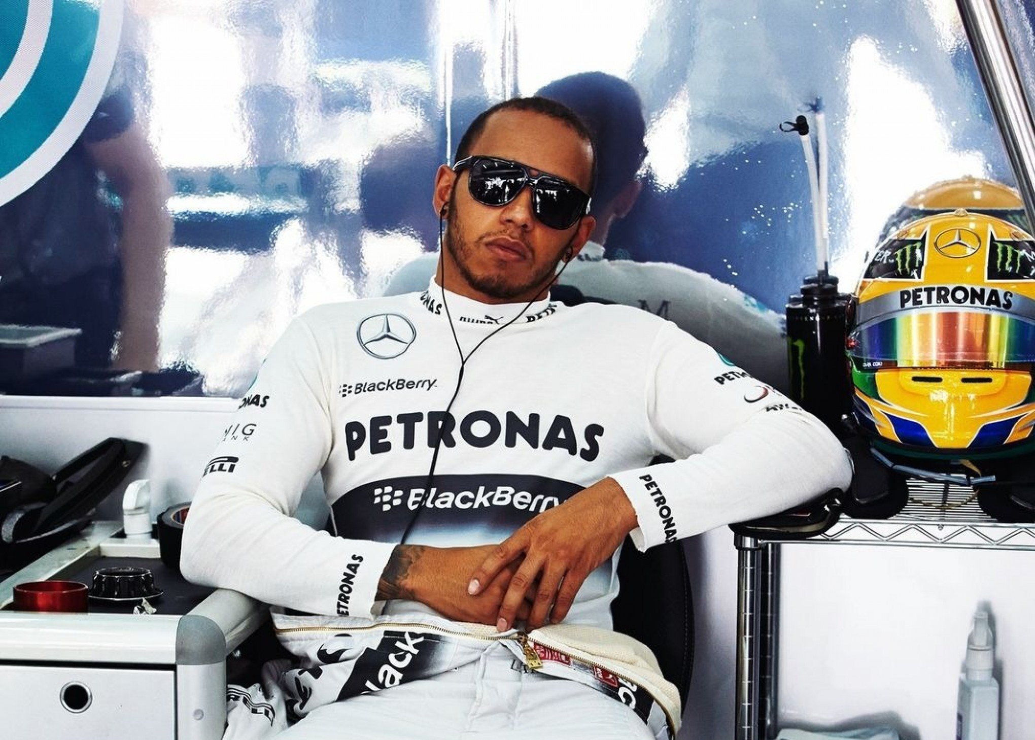 F1: Hamilton encerra trajetória multicampeã pela Mercedes na contramão da Ferrari