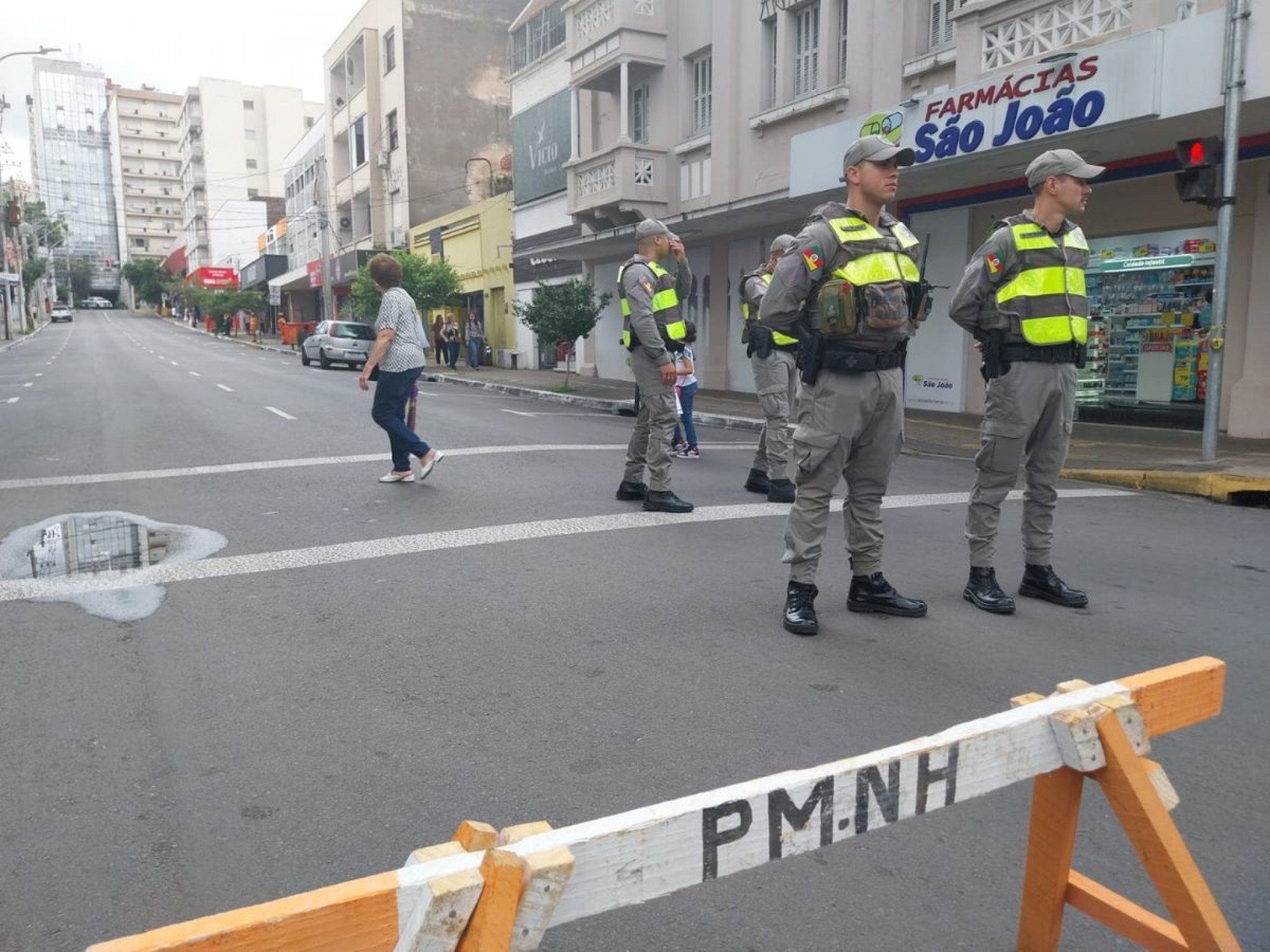 Novo Hamburgo tem ruas fechadas na manhã deste sábado