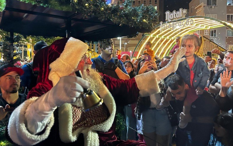 11 Chegada do Papai Noel encanta no Natal da Integração em Campo Bom | abc+