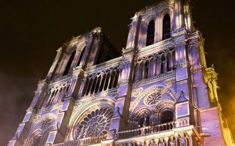 Notre-Dame é reaberta 5 anos após incêndio e tem cerimônia com pompa e líderes globais | abc+