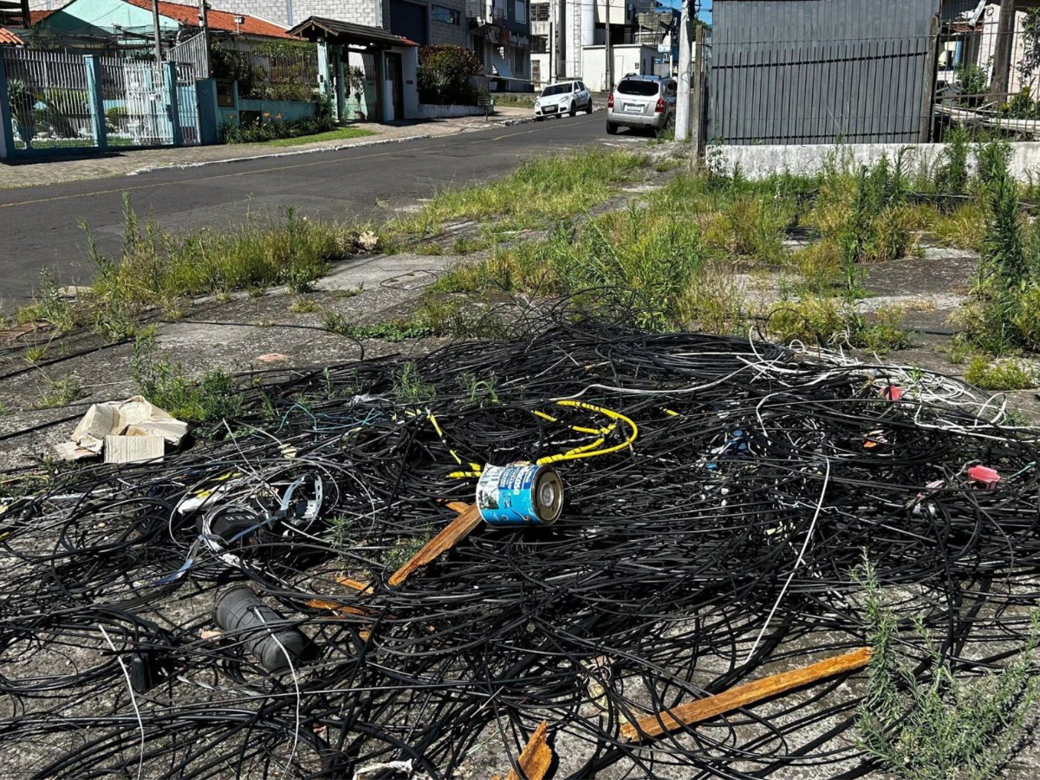 Solução para fios caídos em rua de Novo Hamburgo é encontrada um mês após queda de criança