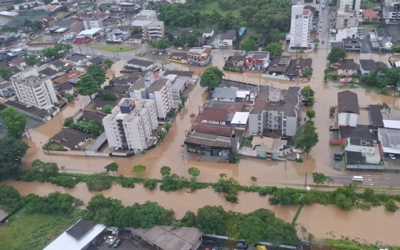 Chuva causa transtornos em Santa Catarina | abc+