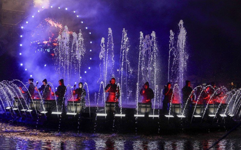 Nativitaten conta com show de fogos no lago do Serra Park