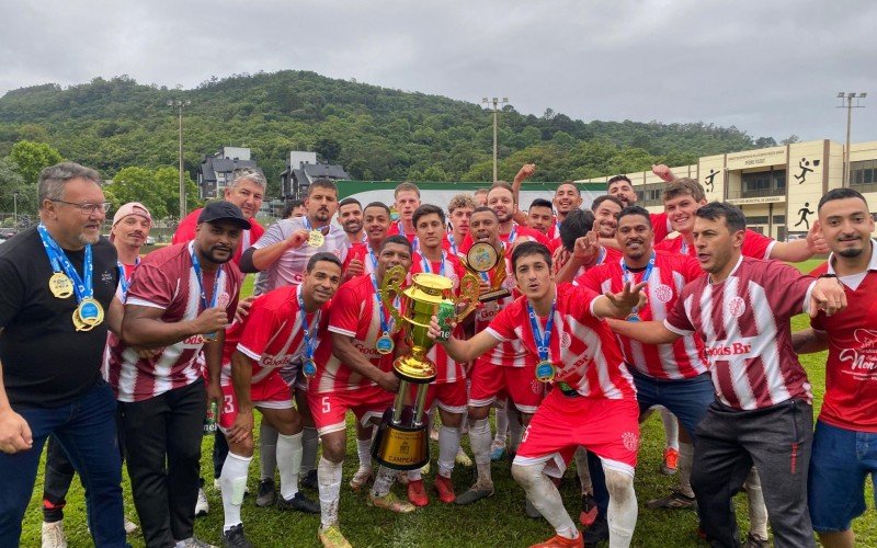 Ipiranga é o campeão da 1ª Divisão de Futebol de Campo de Gramado