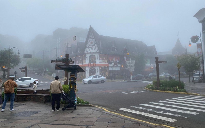 Neblina, frio e garoa marcam outono