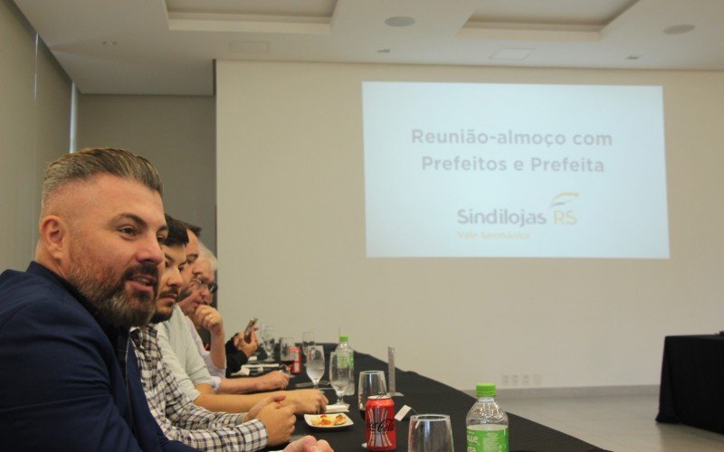 Desenvolvimento econômico regional é tema de encontro entre Sindilojas e prefeitos da região | abc+