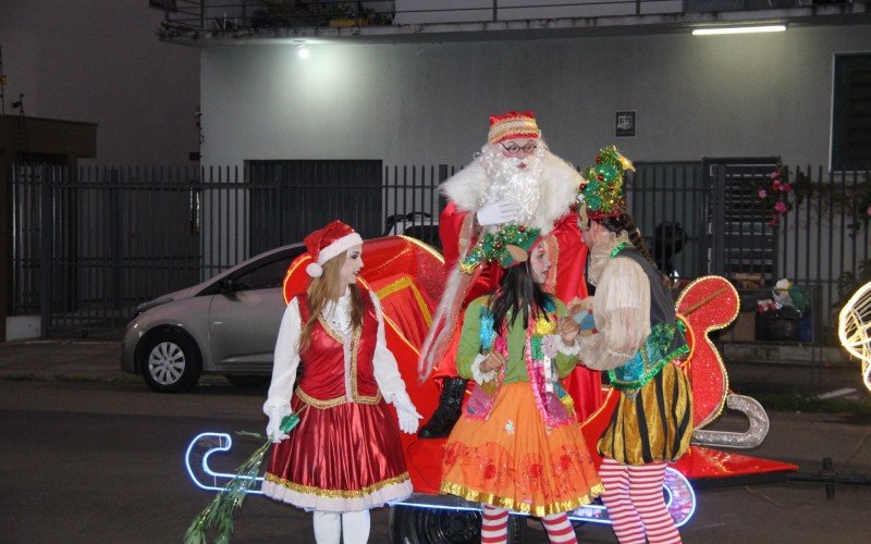 Teatro Luz & Cena se apresentou e brincou com as crianças