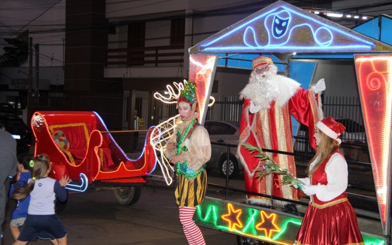 Teatro Luz & Cena se apresentou e brincou com as crianças