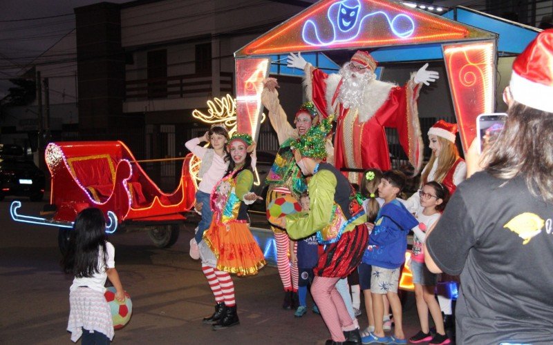 Teatro Luz & Cena se apresentou e brincou com as crianças