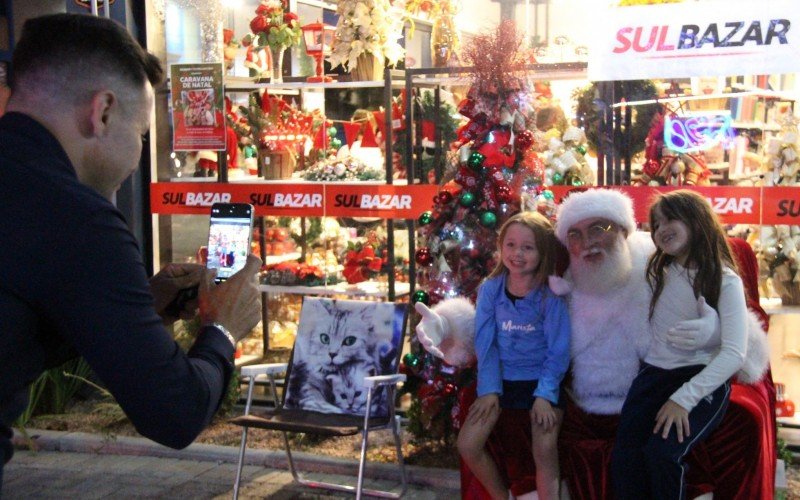 Papai Noel recebeu cartinhas e tirou fotos