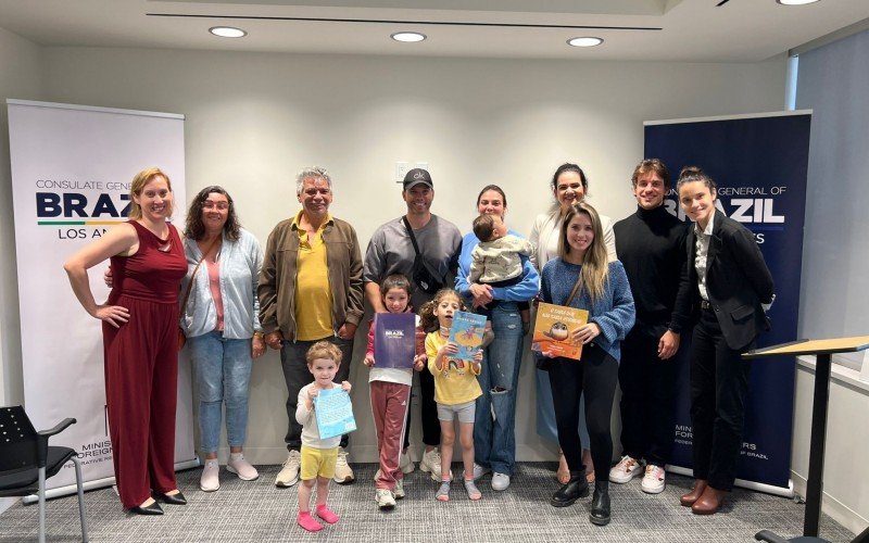 Lançamento do livro "Uma Coleção de Guarda-Chuvas", nos Estados Unidos | abc+