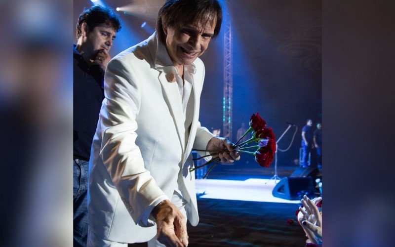 Show de Roberto Carlos em NH faz parte de turnê Eu Te Ofereço Flores | abc+