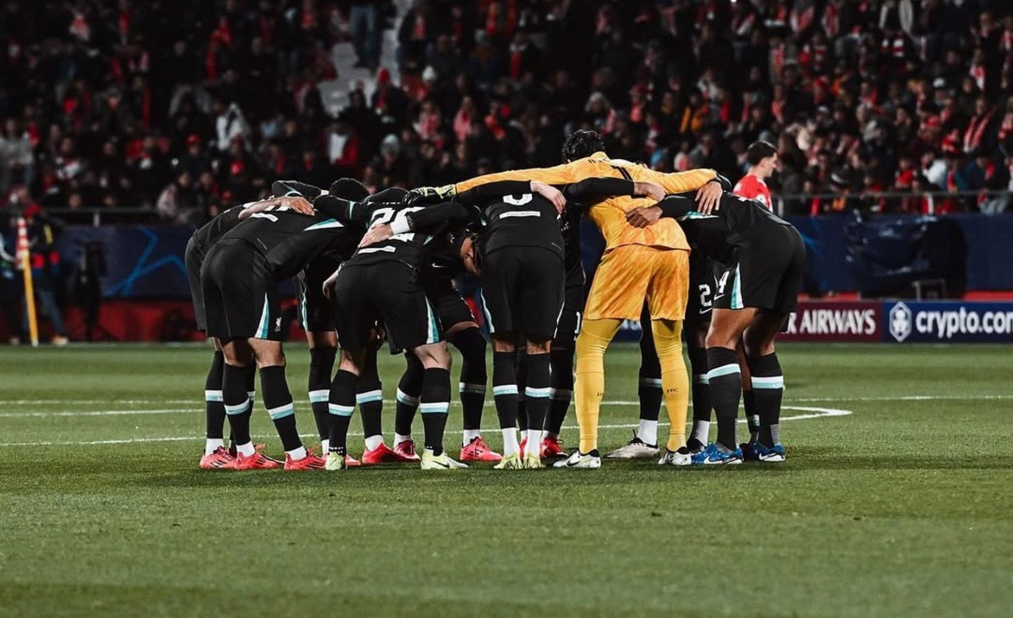 Alisson volta, fecha o gol e ajuda o Liverpool a manter o 100% na Champions League