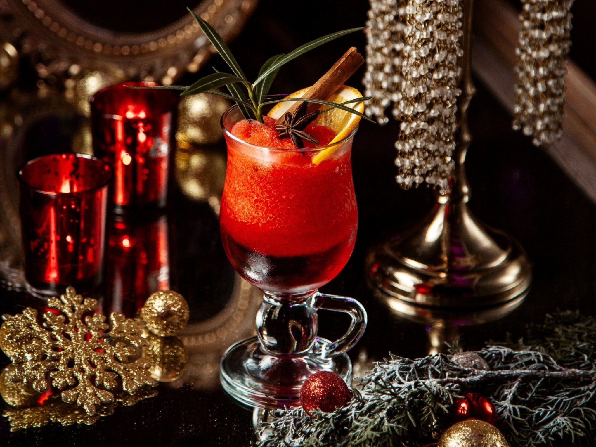 Drinks sangrentos? Não, natalinos! Confira bebidas vermelhas para aproveitar a noite de Natal