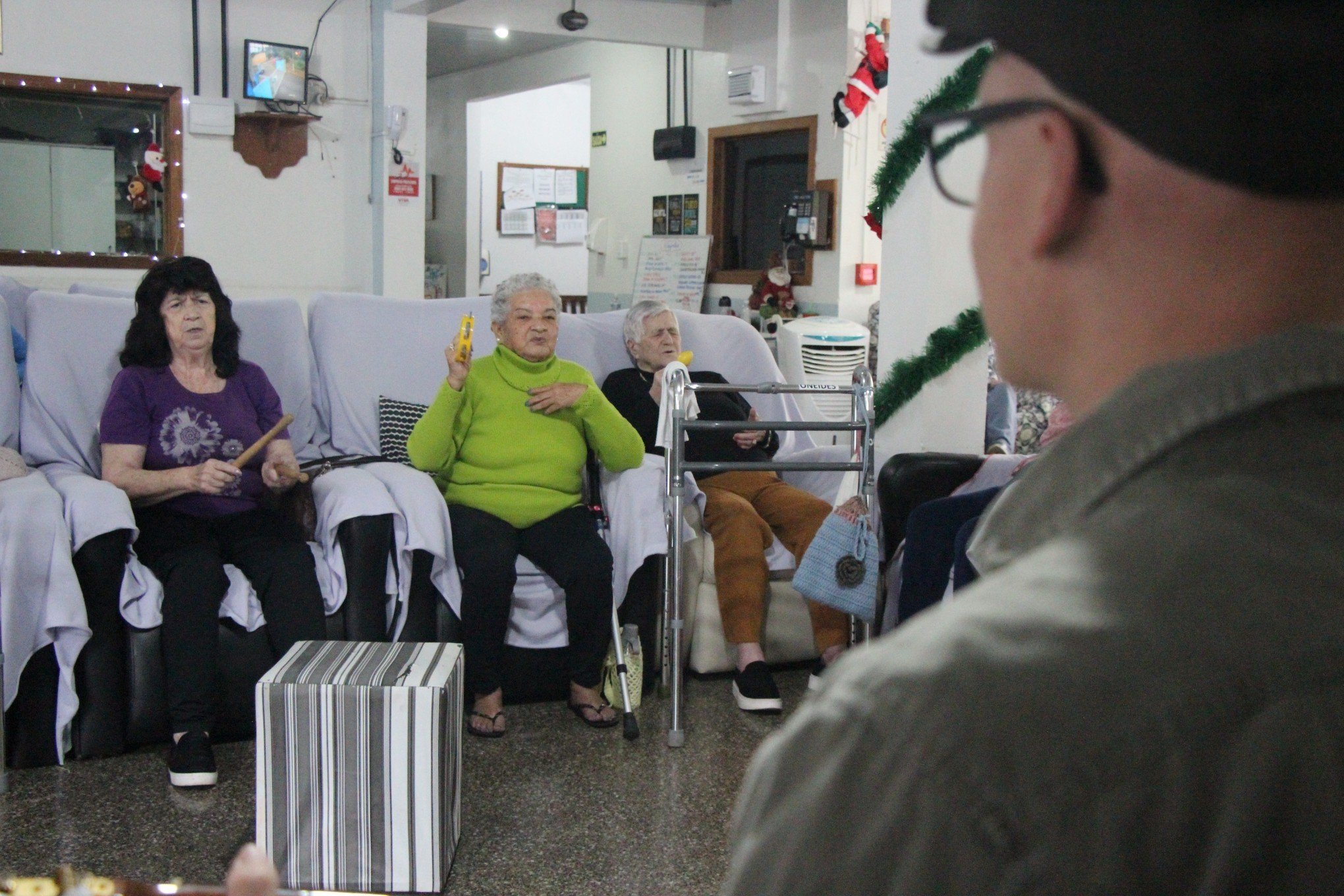 Moradores de lar de idosos lançam música autoral em Novo Hamburgo; assista ao vídeo