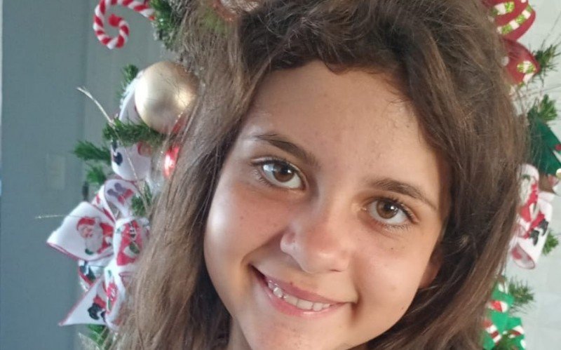 Juliana comprou uma pulseira de miçangas