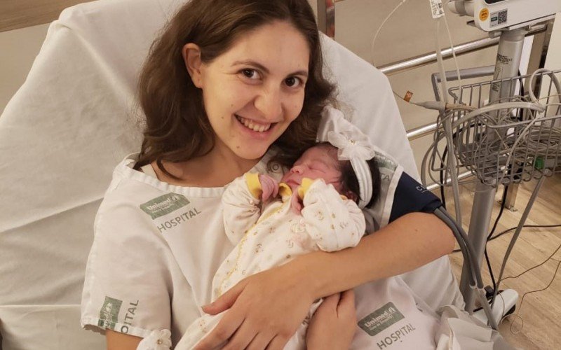 Gabriela Quadrado e a filha Isabel | abc+