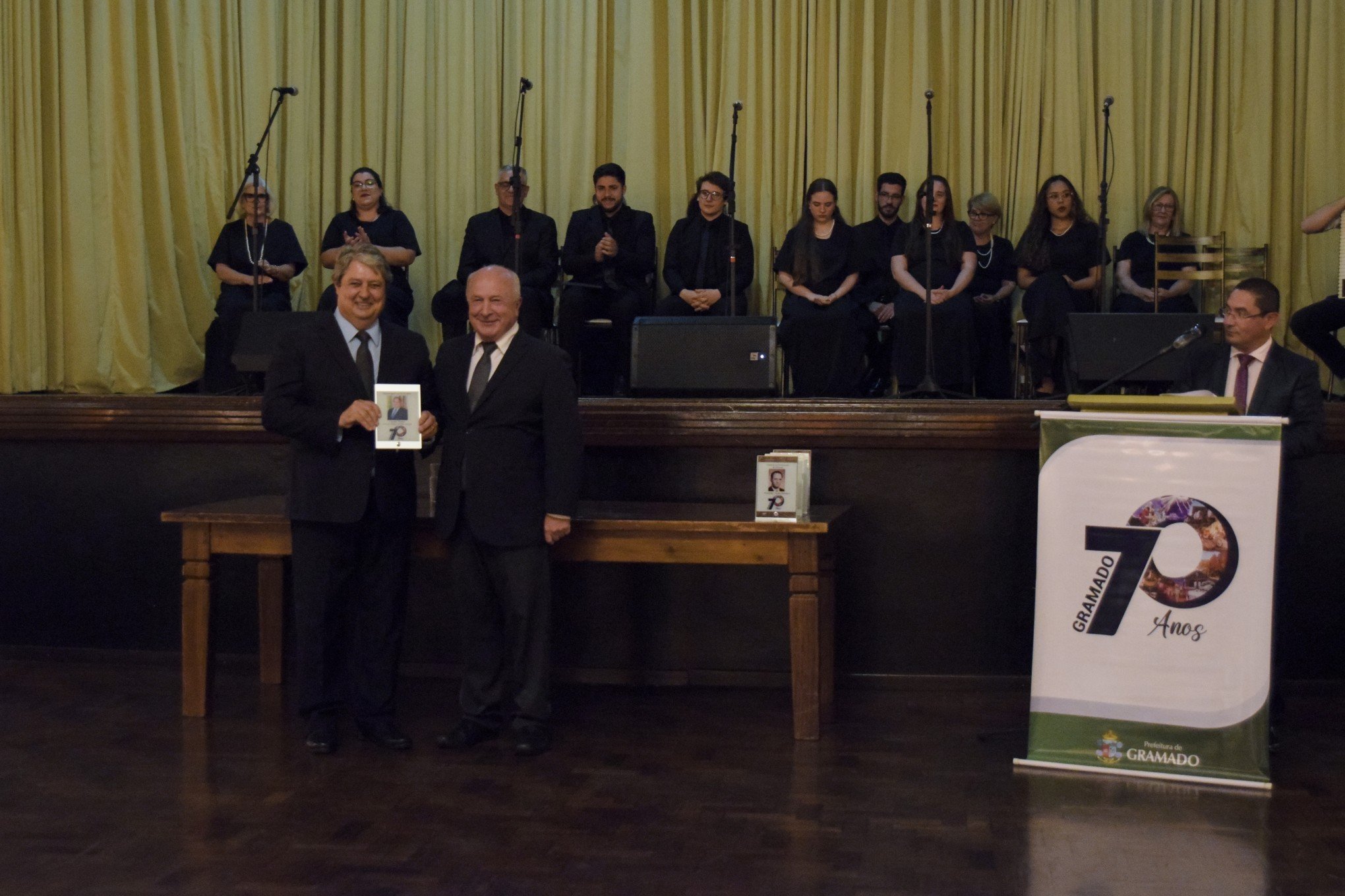 Em alusão aos 70 anos de Gramado, Prefeitura entrega títulos e condecorações
